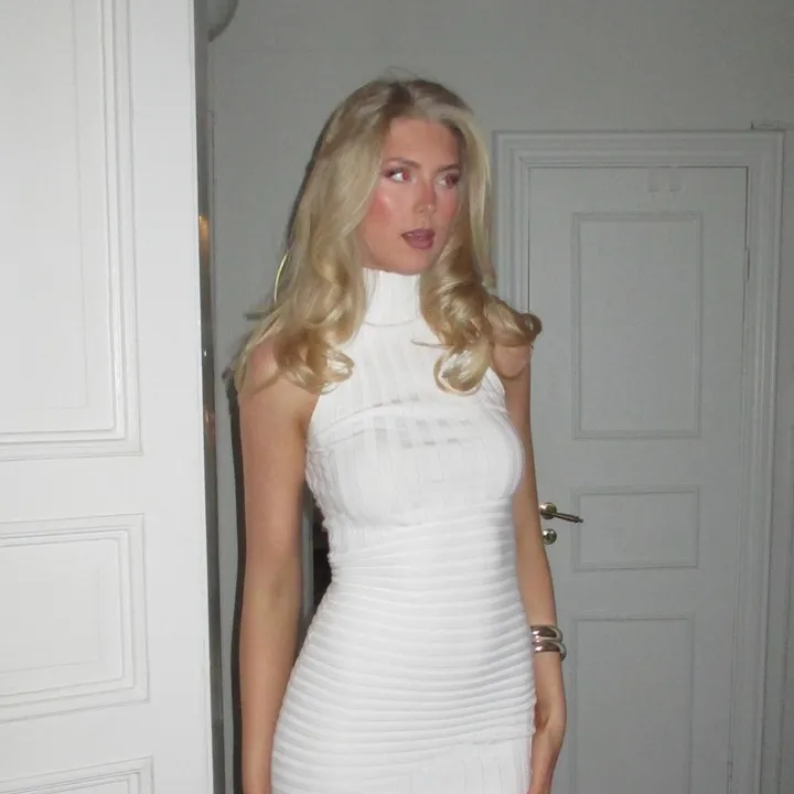 JULIE FIALA;)