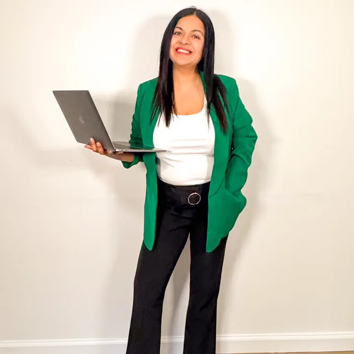 Reena| Social Media Manager