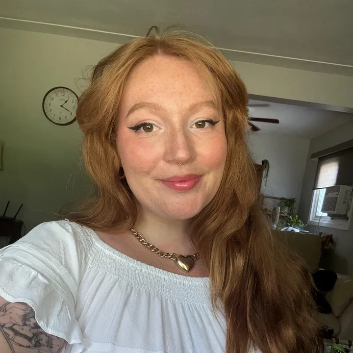 sarah (ﾉ◕ヮ◕)ﾉ*:･ﾟ✧