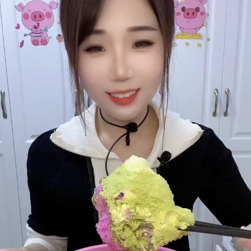 ice eating 😋