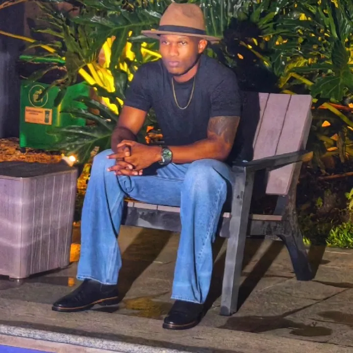 doumbi_sexy