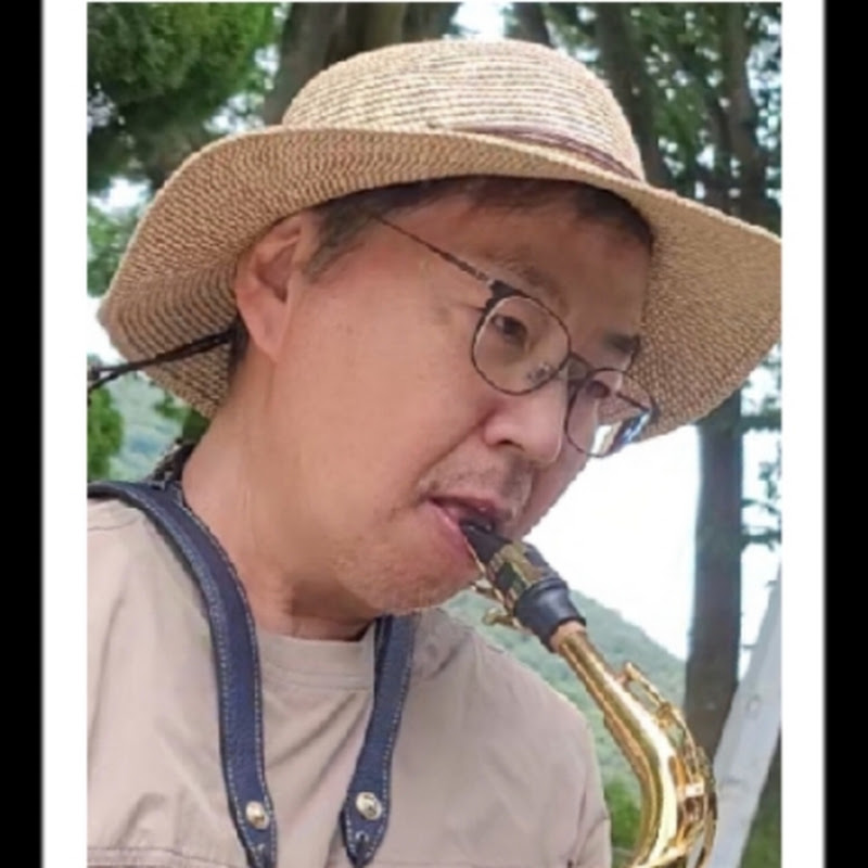 쉬어가는 의자( 기타연주및 색소폰 연주)