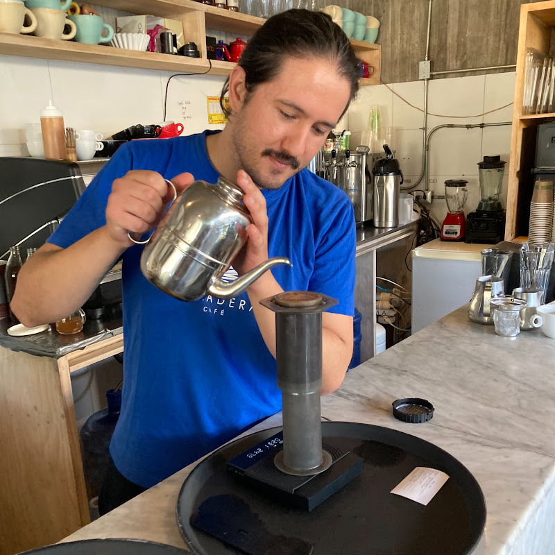Víctor Gutiérrez - Barista - Latte Art 