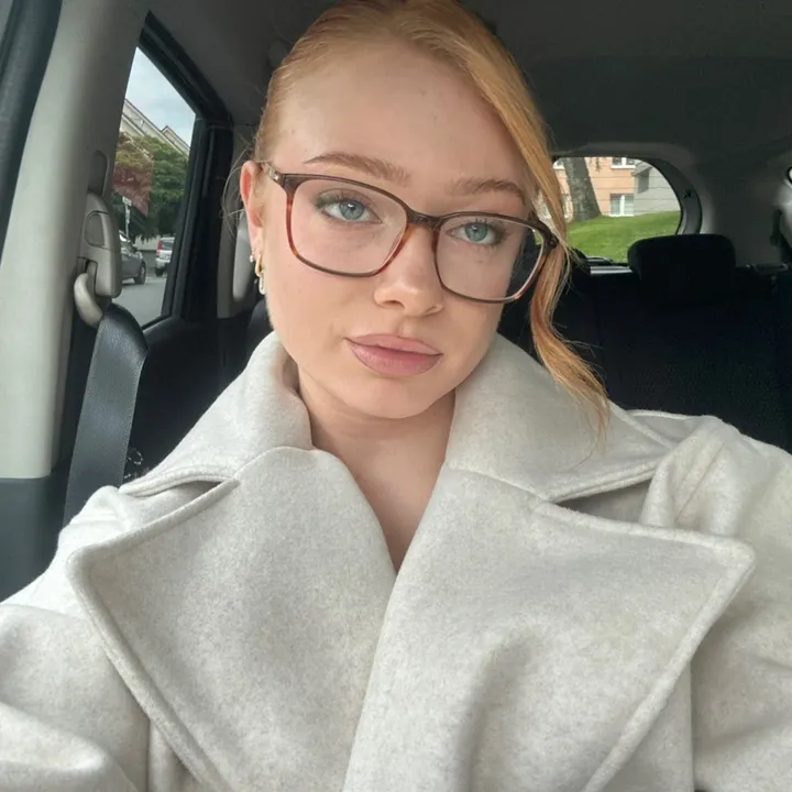 leonie🩷🧖🏼‍♀️🤲🏻🥥🫦💄🦋