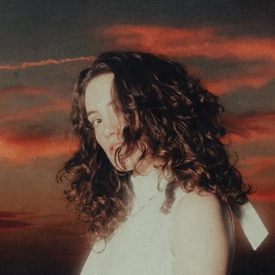 annie elise ⋆˙⟡