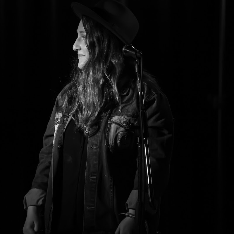 Astrid La Troubadour