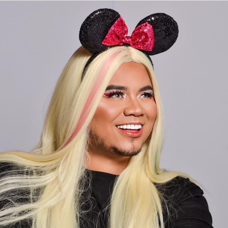 Mia Plumones