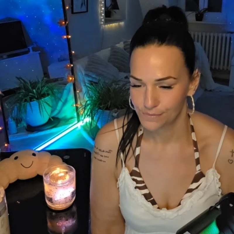 Melanie Liora 13
