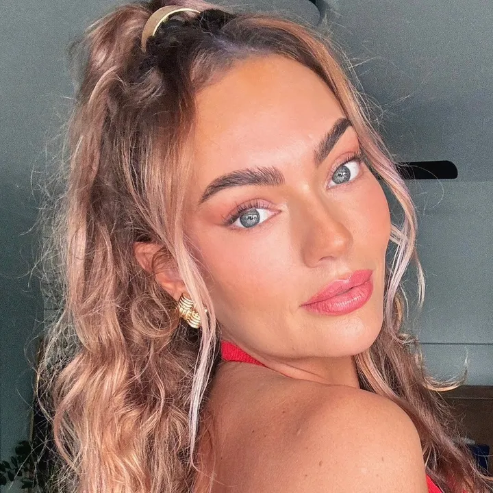 Emily Skye | Mindset• Mum• 40s