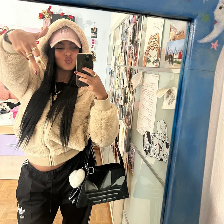 y        🖤