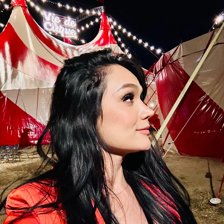 NICOLE🎪✨