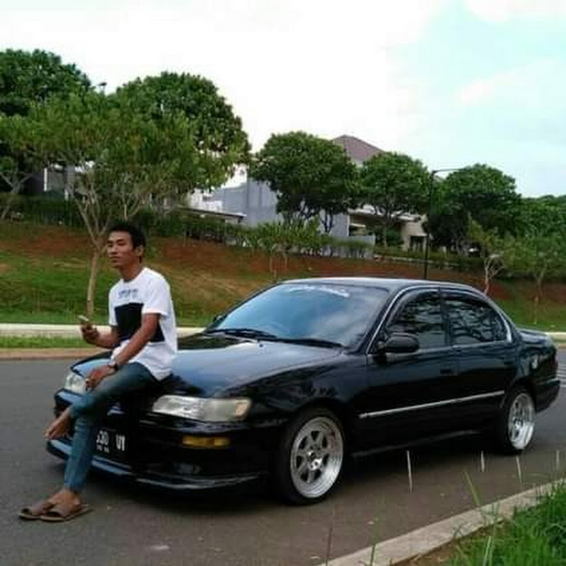 AN OFFICIAL 489