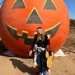 sam | relatable mom 🎃✨