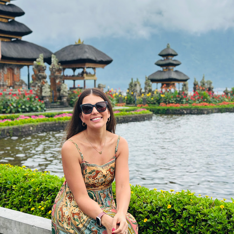 Brasileira na Arábia Saudita (@beatrizmalcs on IG)