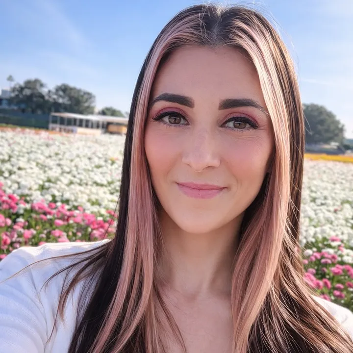 Bianca | 🌸 Mom Life + Beauty