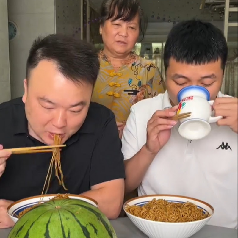 Family Food Fun🍜 