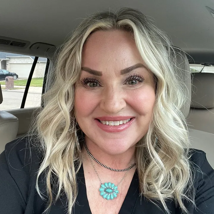 Dawna Lee