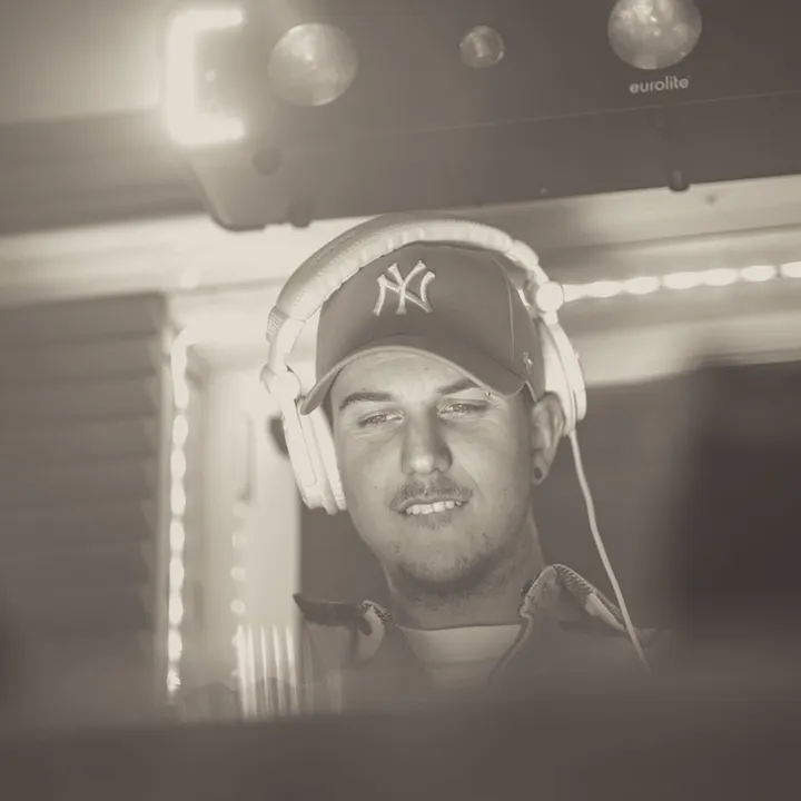 Dj Dominguez
