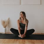Katie | Holistic Nutritionist | Yoga Teacher | Wellness Mama