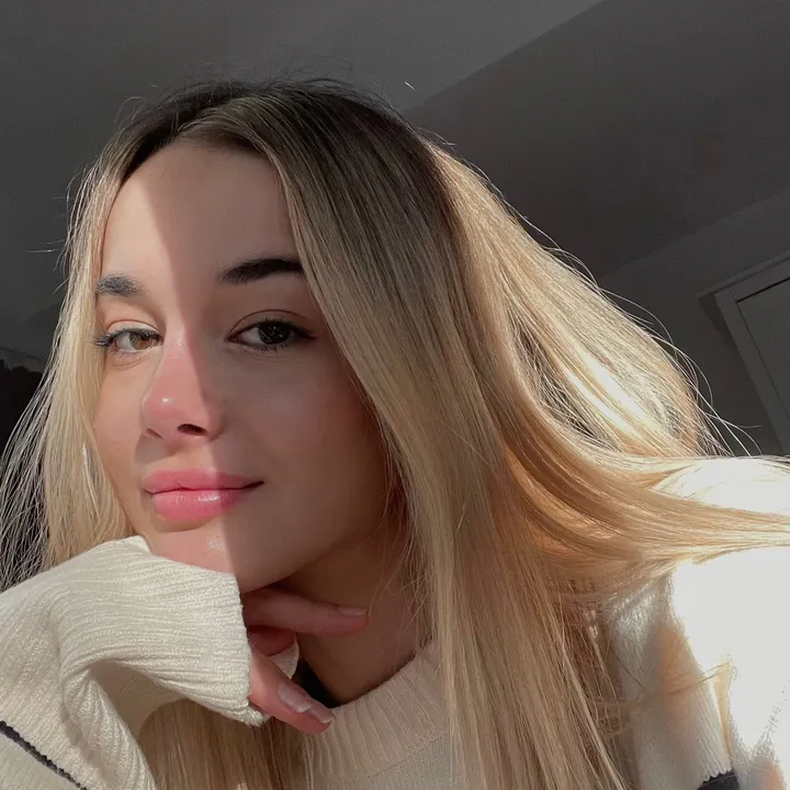 Dr. Ioana Stoenica