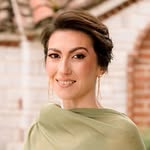 𝐀𝐈𝐊𝐀𝐓𝐄𝐑𝐈𝐍𝐈 𝐓𝐒𝐈𝐅𝐋𝐈𝐃𝐎𝐔-fashion | travel | UGC CONTENT CREATOR