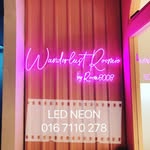 N E O N W O R L D