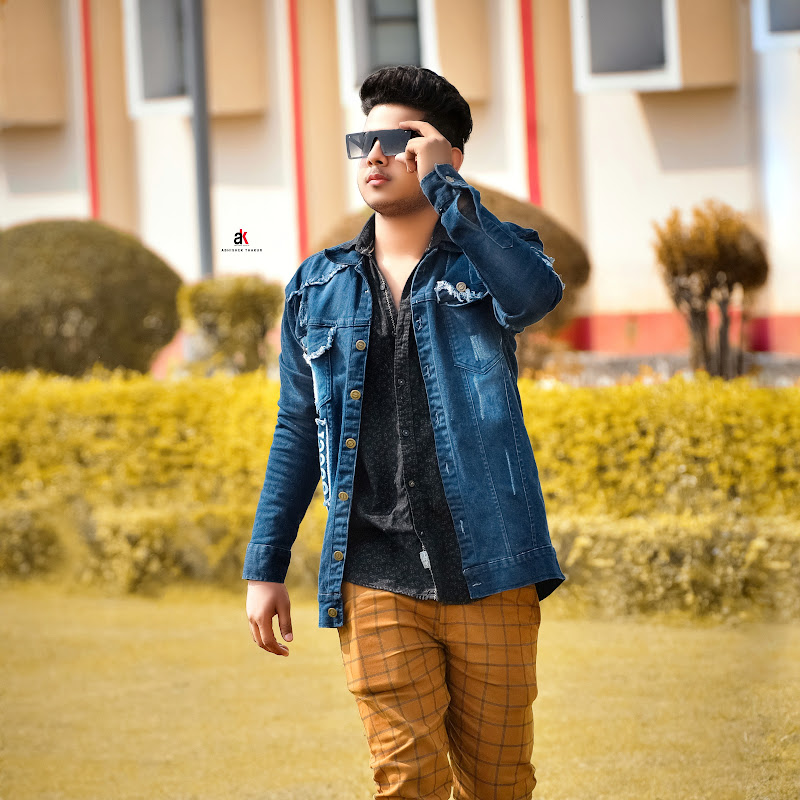 Manish Indian vlogger MIV