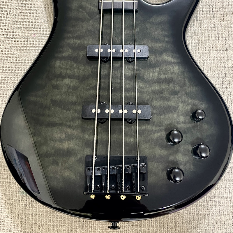 Komar Bass
