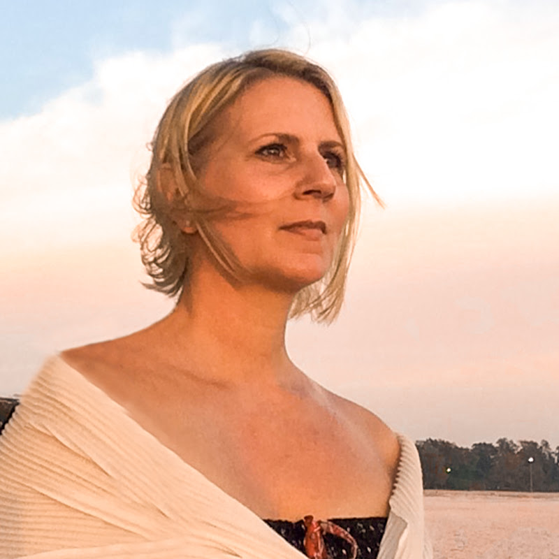 Angela Carson