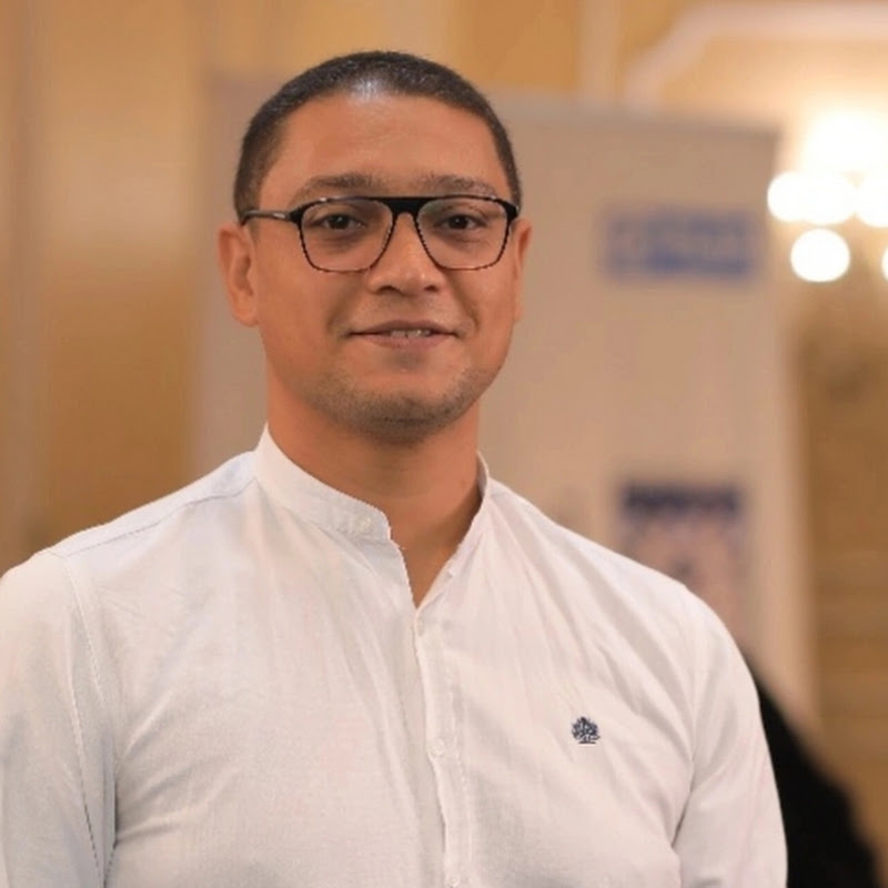 Amr Abd Elhakiem مذيع البيزنس 