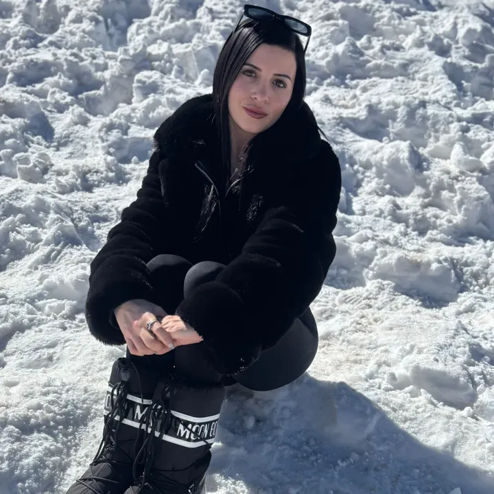 Coni Velásquez🦇🖤