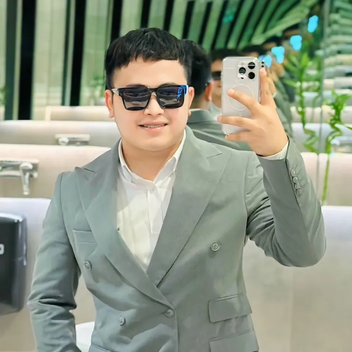 RYAN IN DUBAI