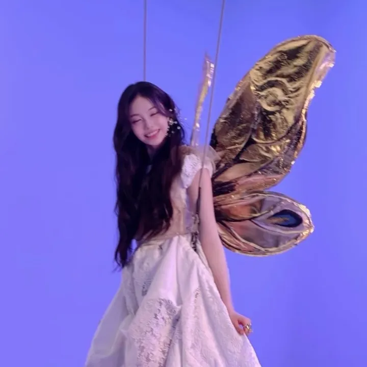 媛.