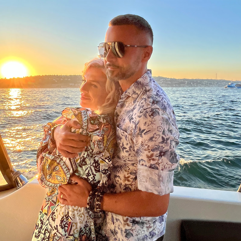 Iki Deli / Doi Nebuni