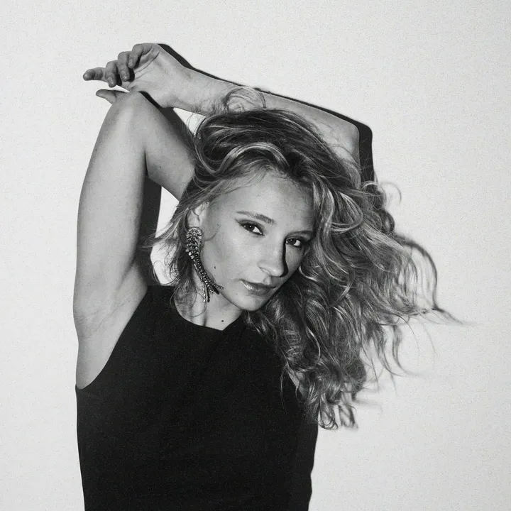 𝒜𝓅𝑜𝓁𝓁𝑜𝓃𝒾𝒶