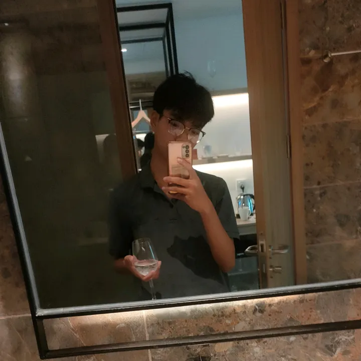 Cục Than Biết Đi😈