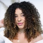 Larissa Rezende | Cachos e Makes
