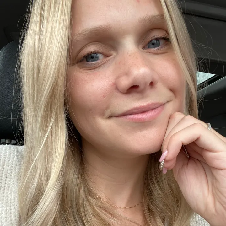 emily mae 🇨🇦