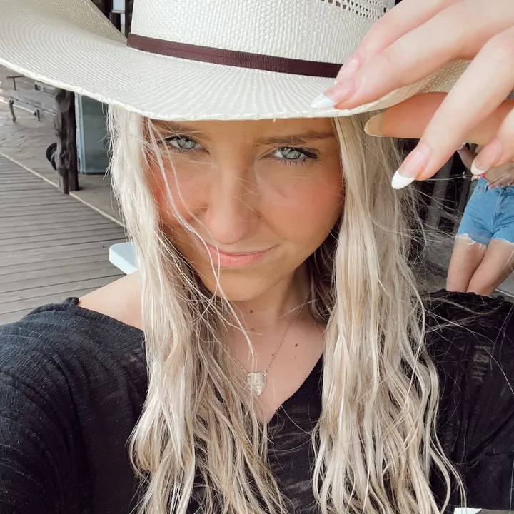 kimberly resch 🍸🤍