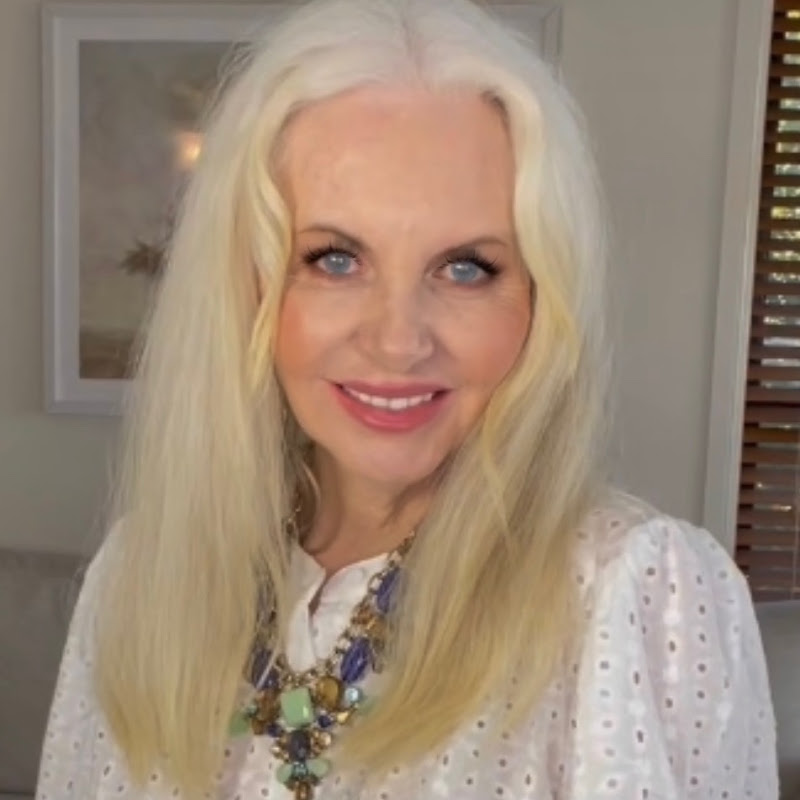 Michelle Shelly  / Fashion over 60