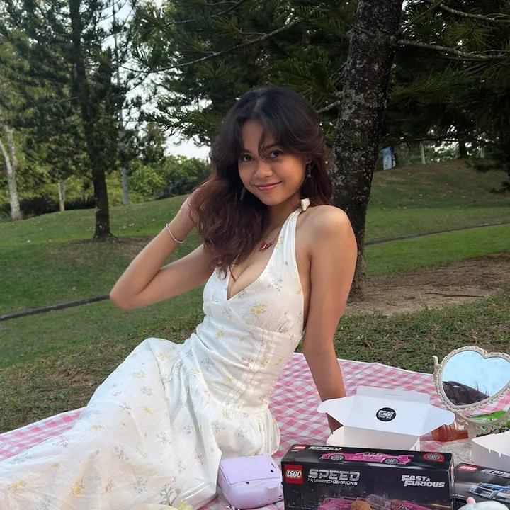 𝑆𝑡𝑟𝑎𝑤𝑏𝑒𝑟𝑟𝑦 𝛭𝑜𝑜𝑛