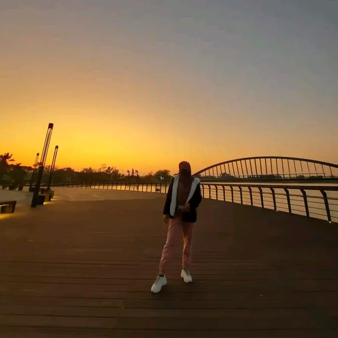 🌻🍑𝕾𝖆𝖌𝖌𝖎🦢🦋
