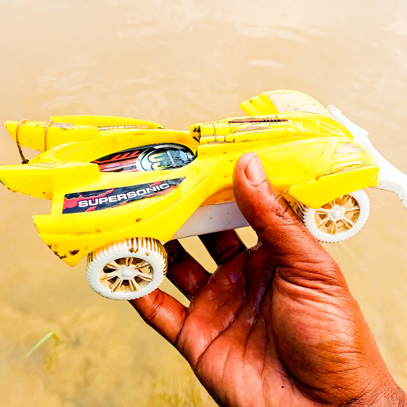 toys kuning story