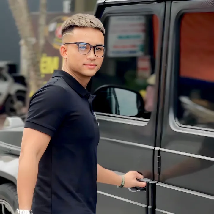 Việt Tiến Nguyễn