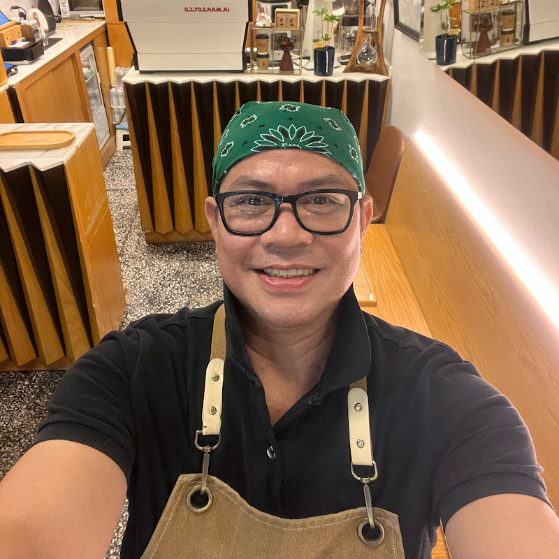 Barista Vlogger Max Artist
