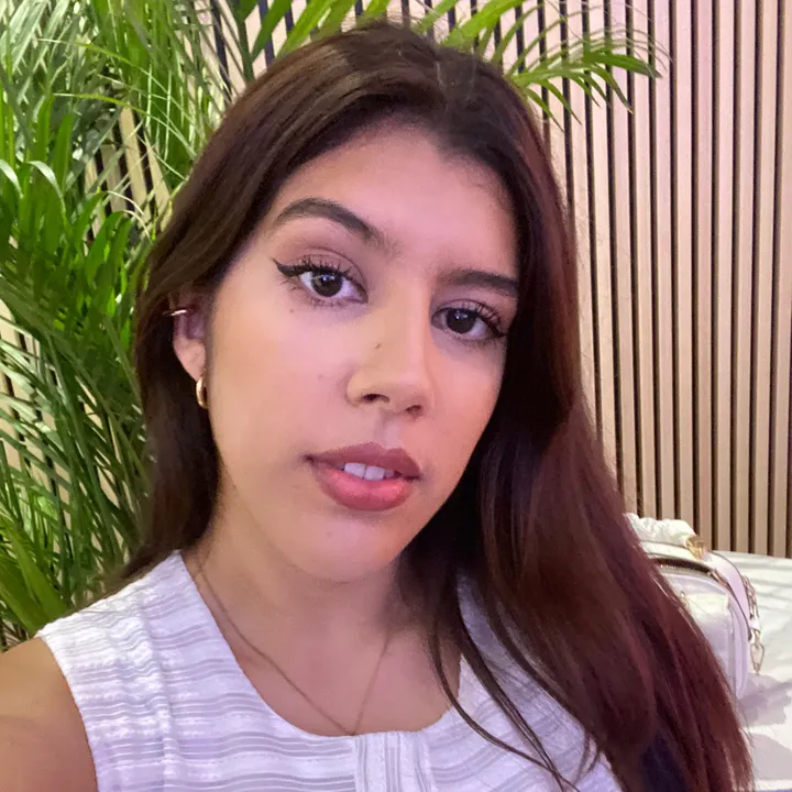 Mily León