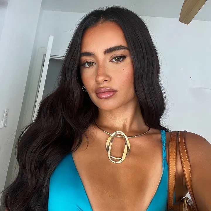 @elliecasei