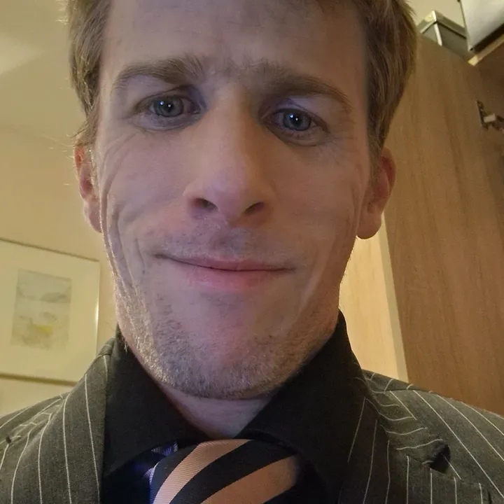 Tim Eric 👨🏼‍🦽👔👞