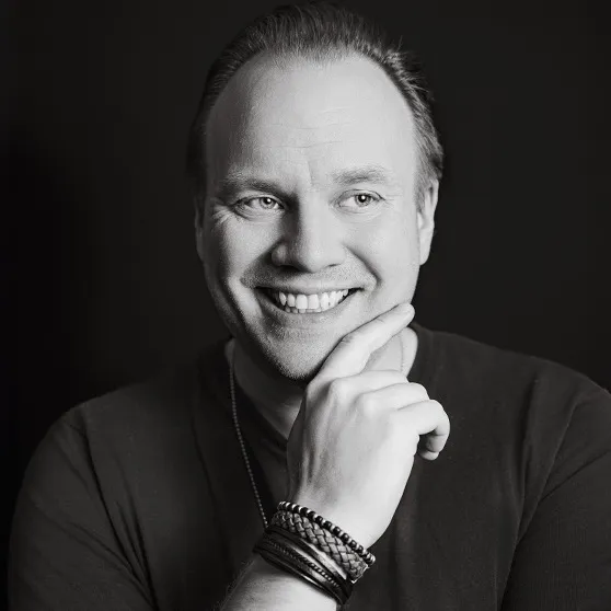 Mikael Cross