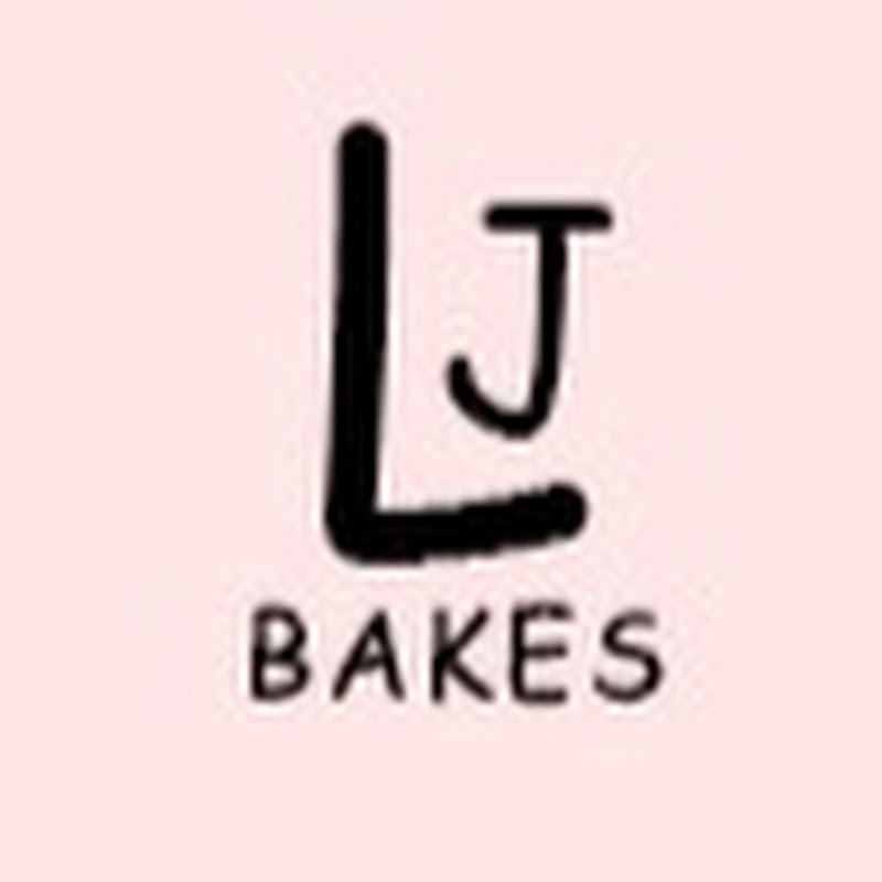 The lady in jeans bakes